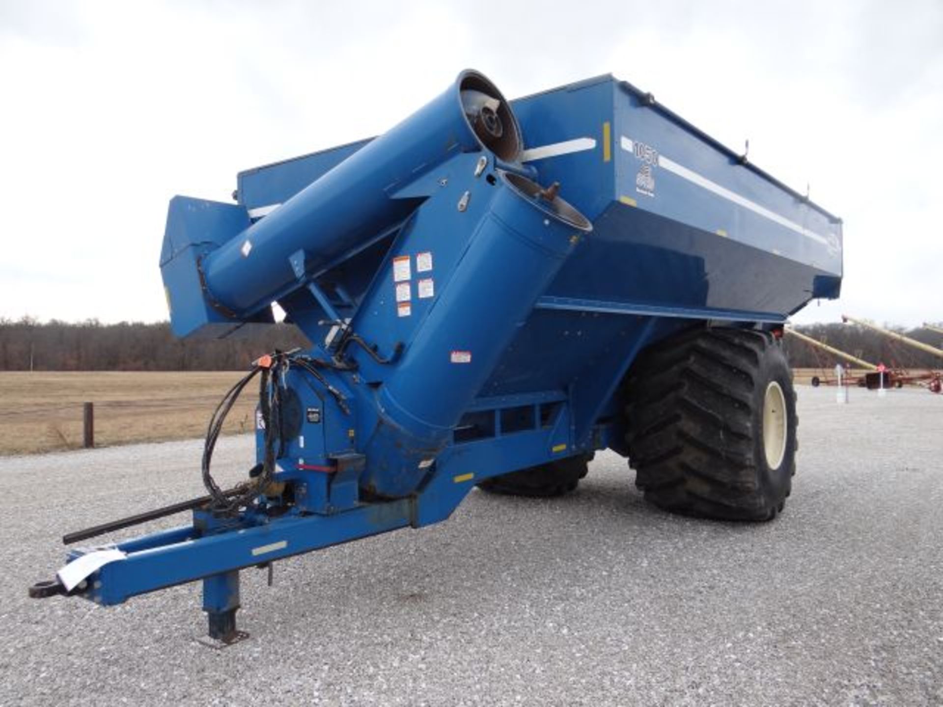 Kinze 1050 Grain Cart Tarp, Flotation Tires