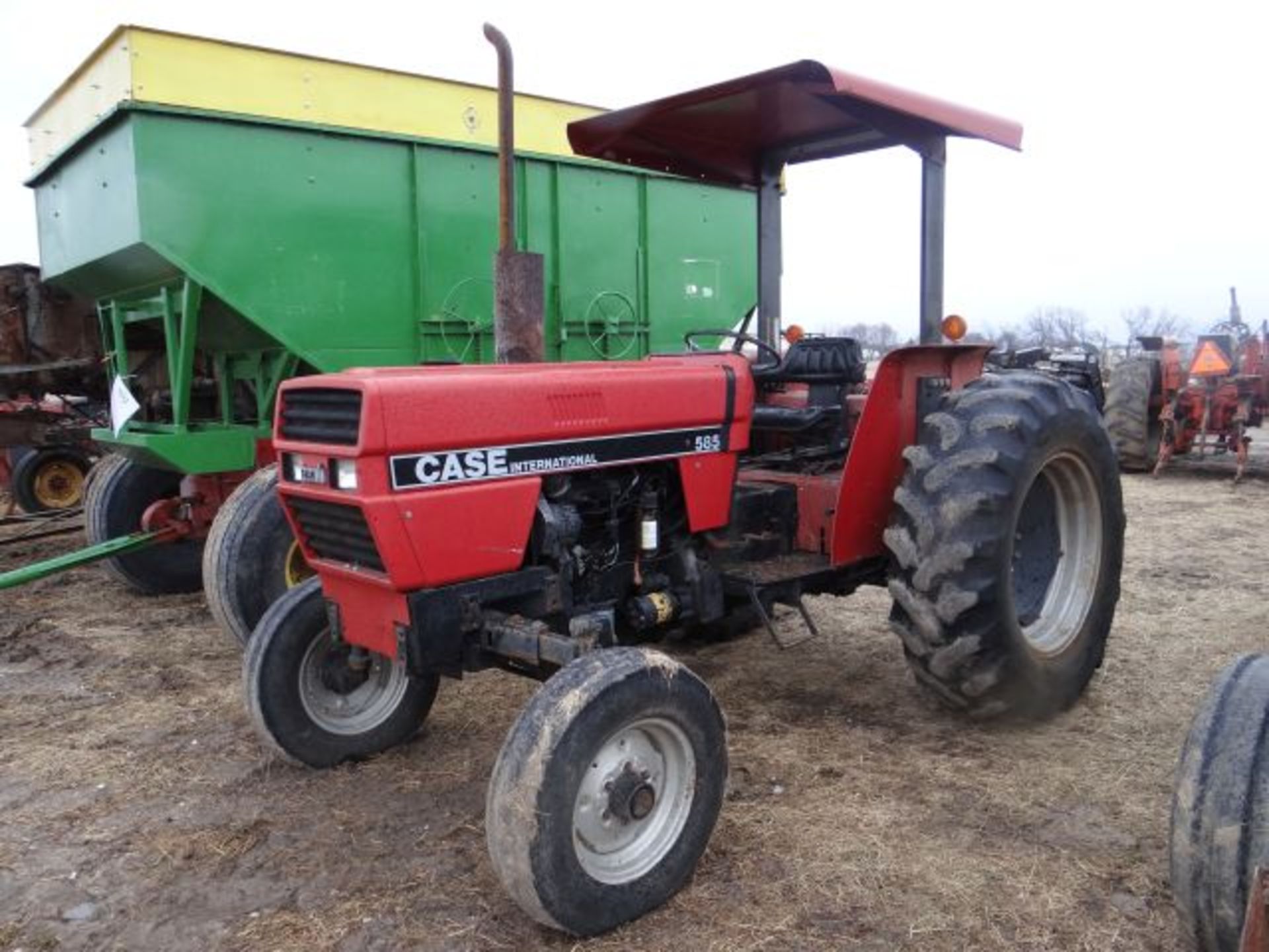 Case IH 585 Tractor, 1987 1923 hrs, Runs Great, Good Tires - Image 3 of 5