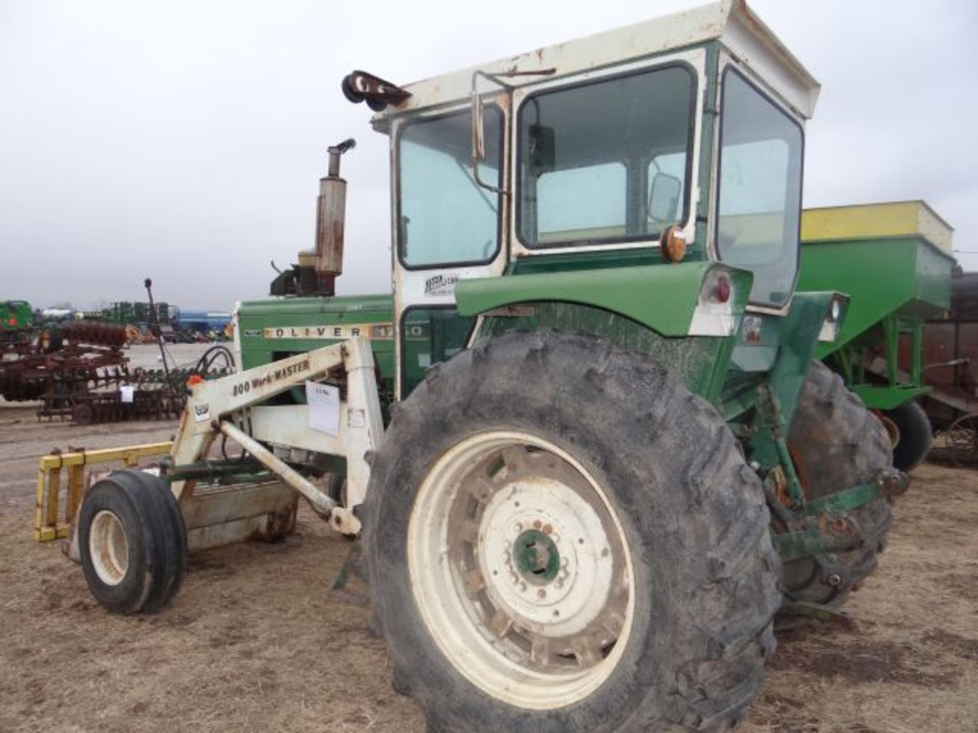 Oliver 1750 Tractor, 1969 w/ 800 Workmaster Loader & Bucket, Gas, Good Tires, Runs Good - Image 5 of 7