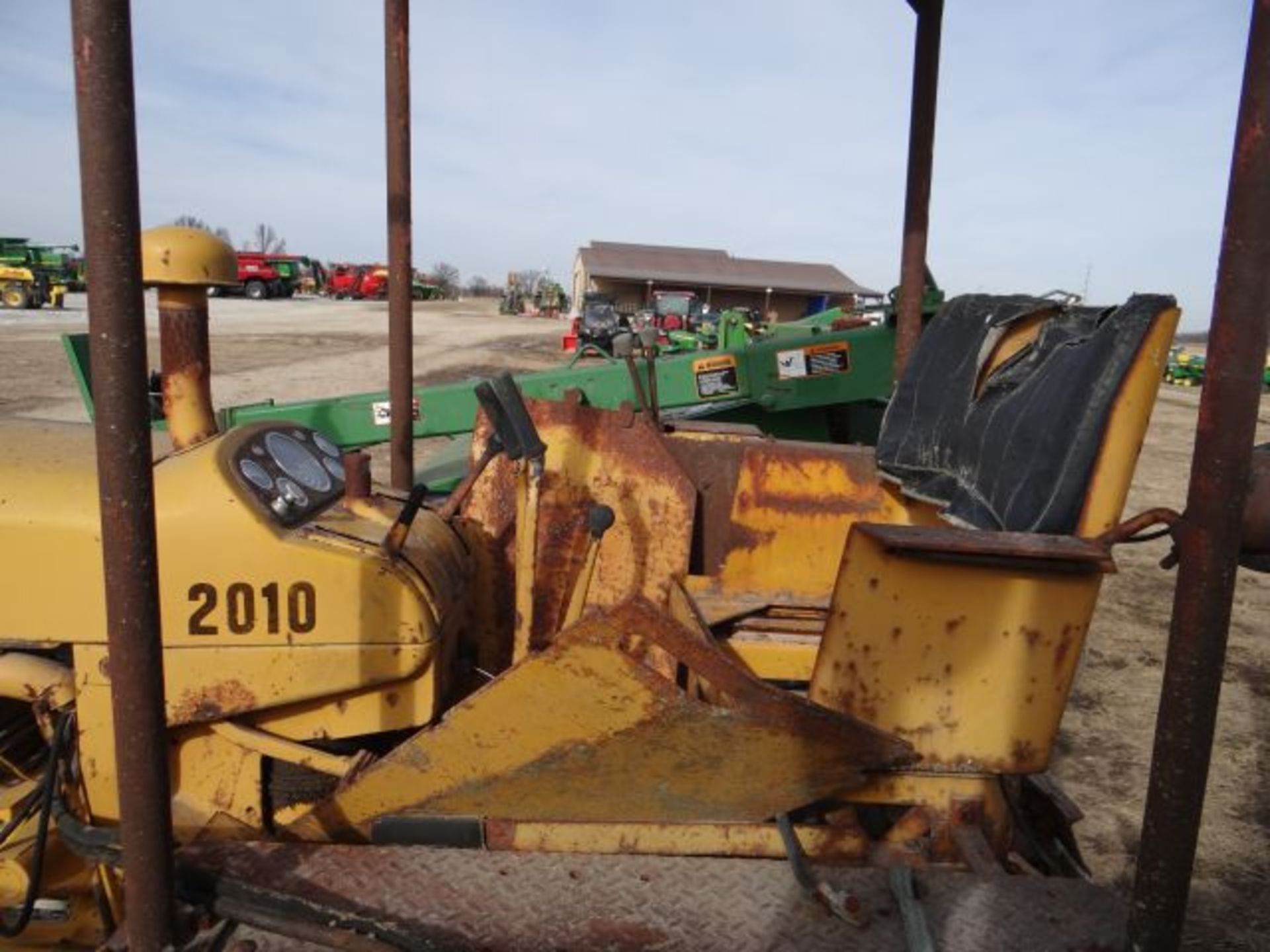 JD 2010 Bulldozer, 1962 3500 Original hrs, Live PTO, Rear Hydraulics - Image 2 of 4