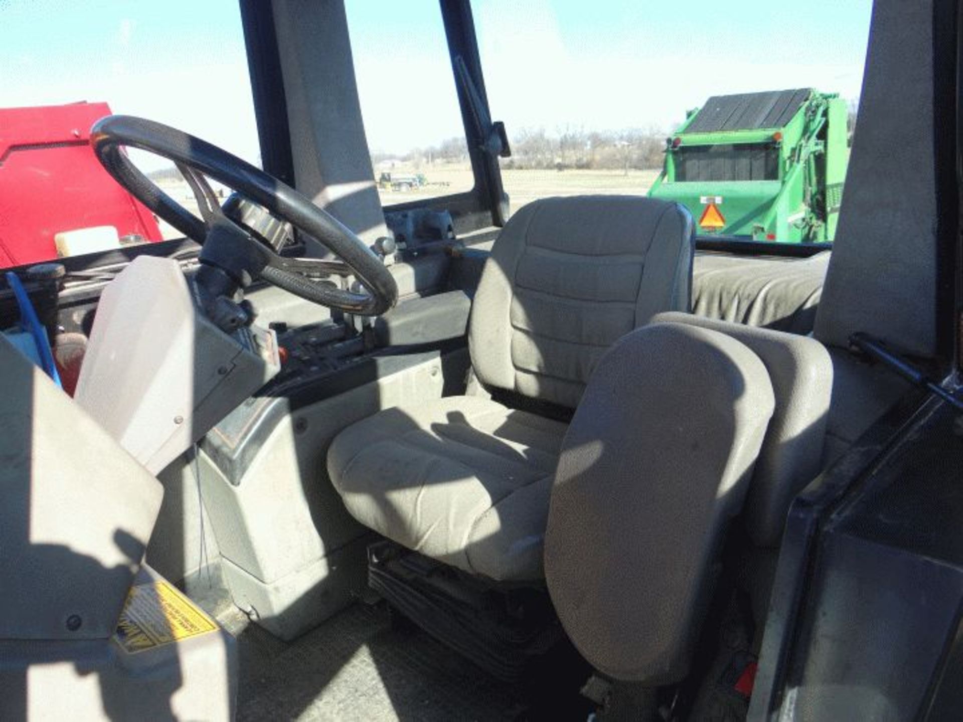 1984 Case 2294 Tractor 7590 hrs, Front Tires & Inside Rear Tires are New, Duals, Buddy Seat, Quick - Image 4 of 4