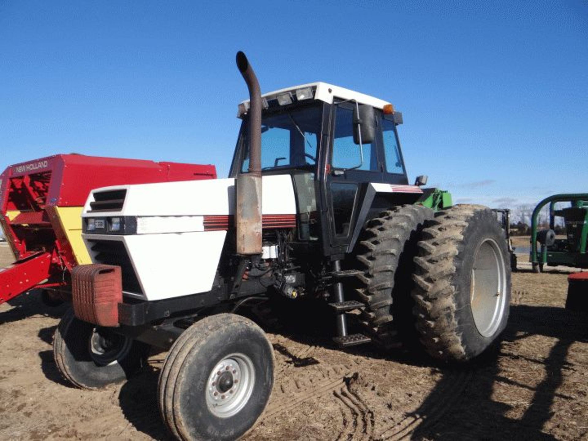 1984 Case 2294 Tractor 7590 hrs, Front Tires & Inside Rear Tires are New, Duals, Buddy Seat, Quick