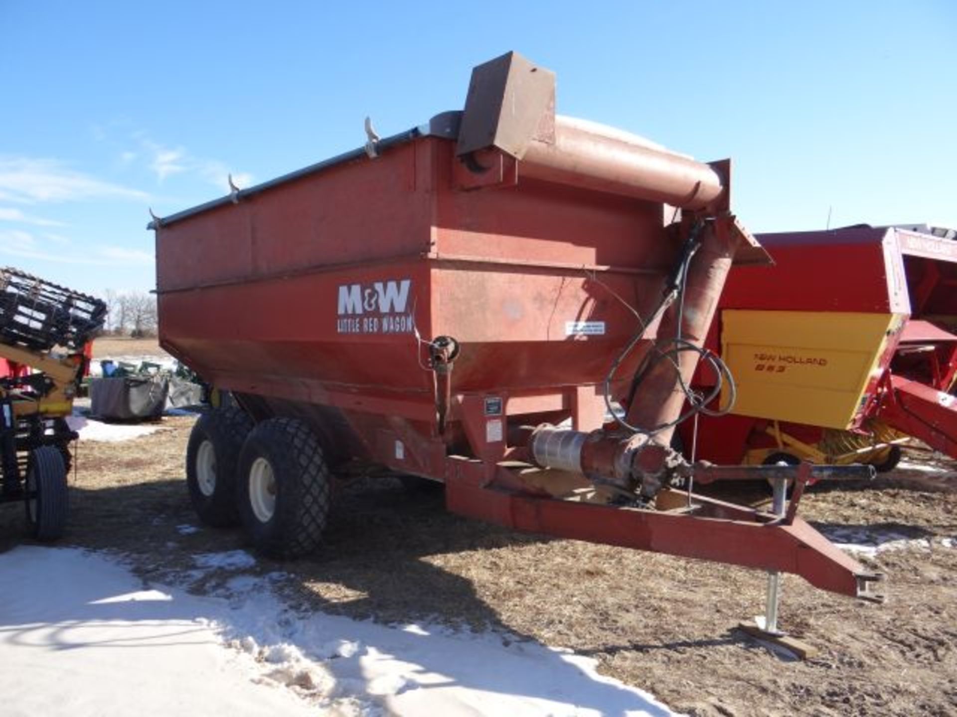 M&W Auger Wagon 400 bu, 1000 PTO, 2yr Old Tarp