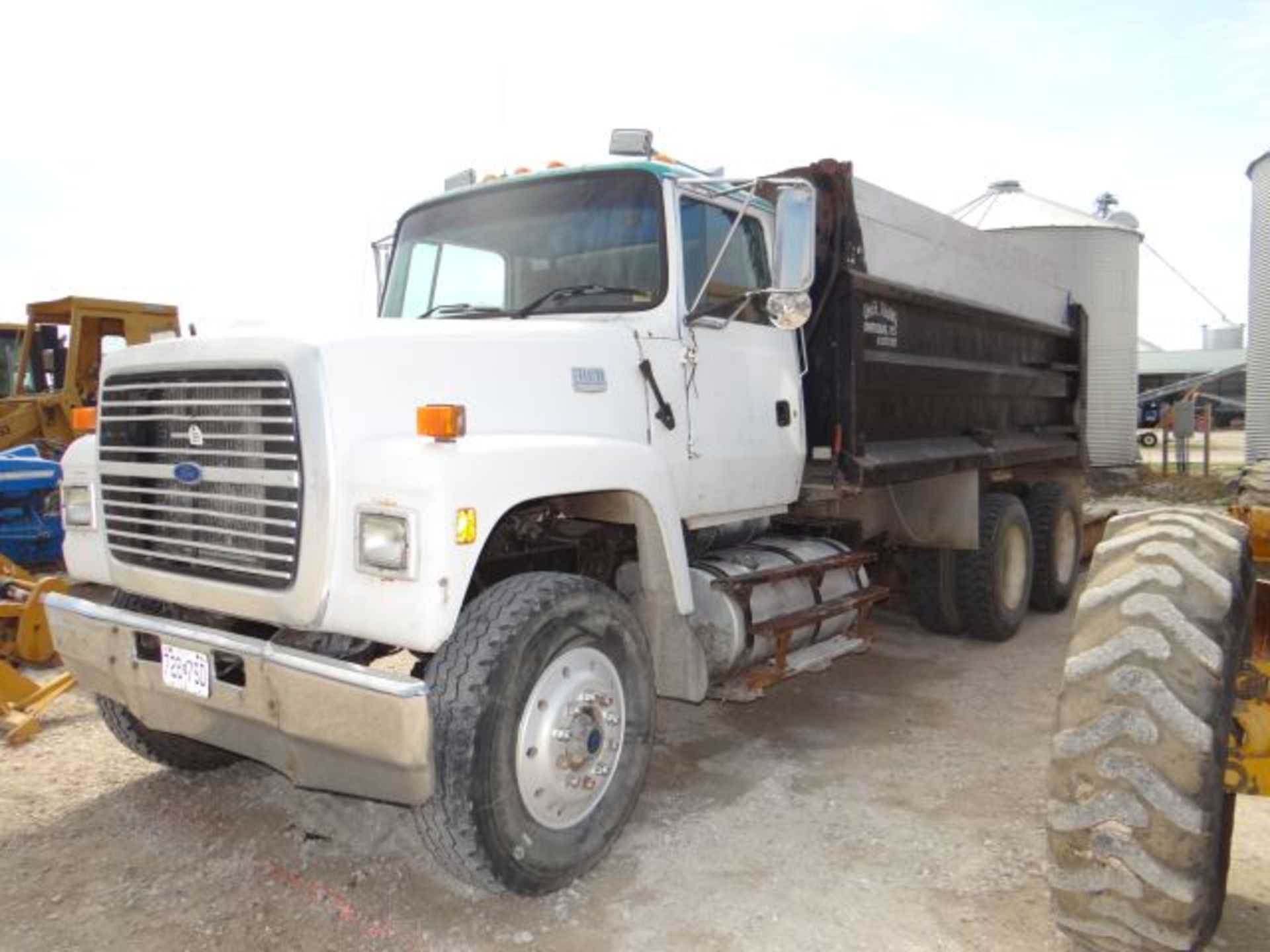 1997 Ford 880 Truck