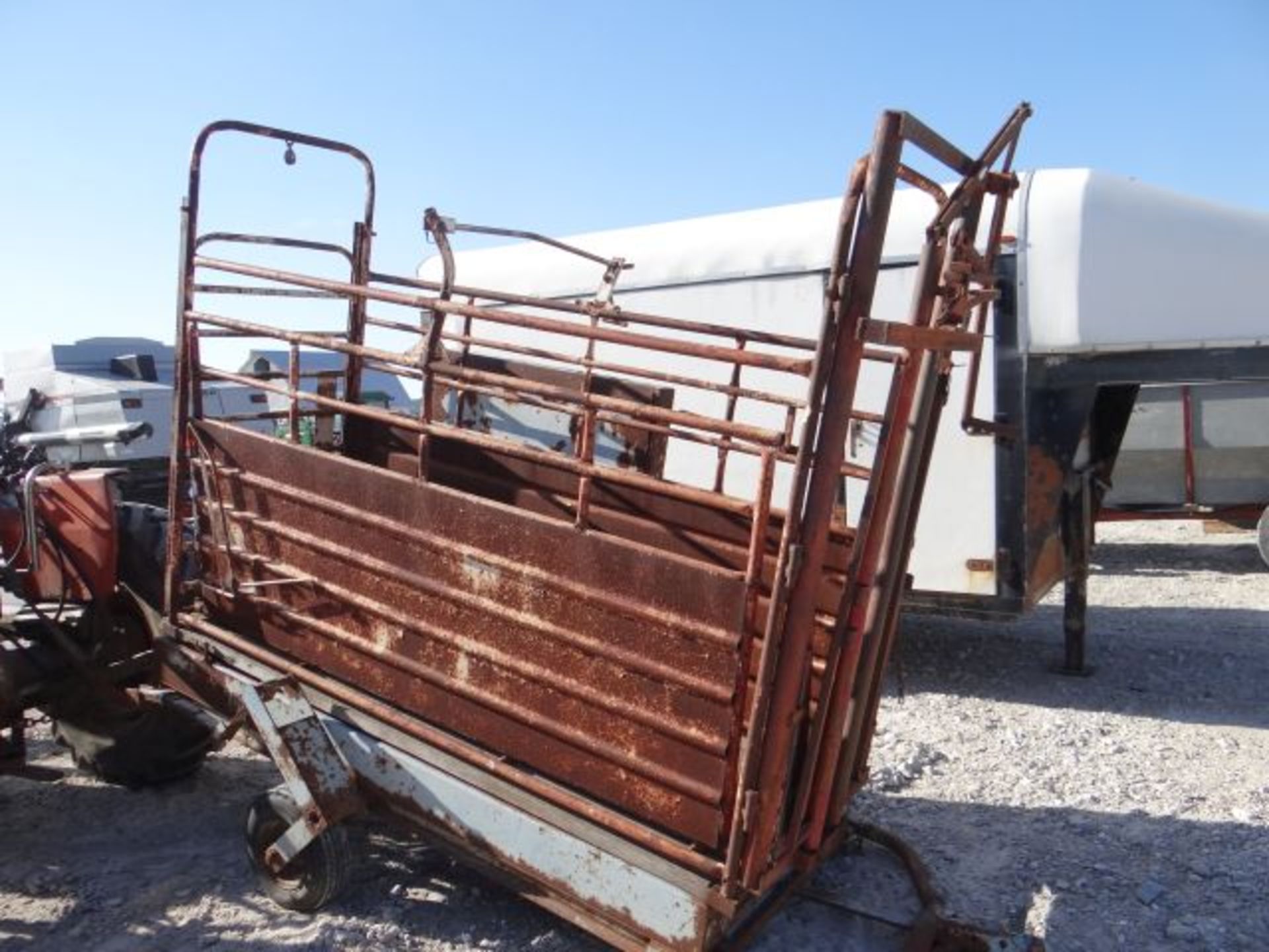 Portable Cattle Chute - Image 2 of 4