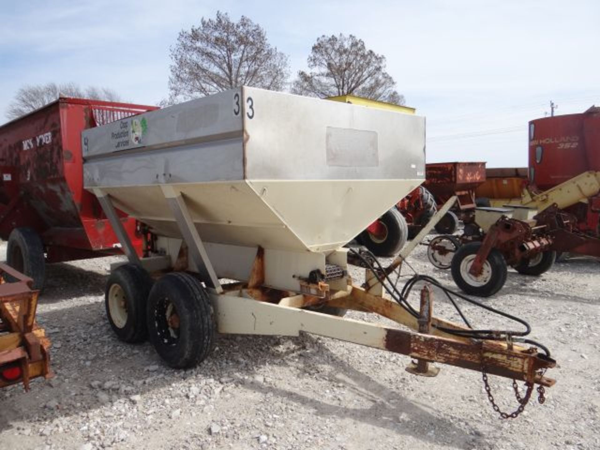 Chandler Fertilizer Spreader - Image 2 of 3