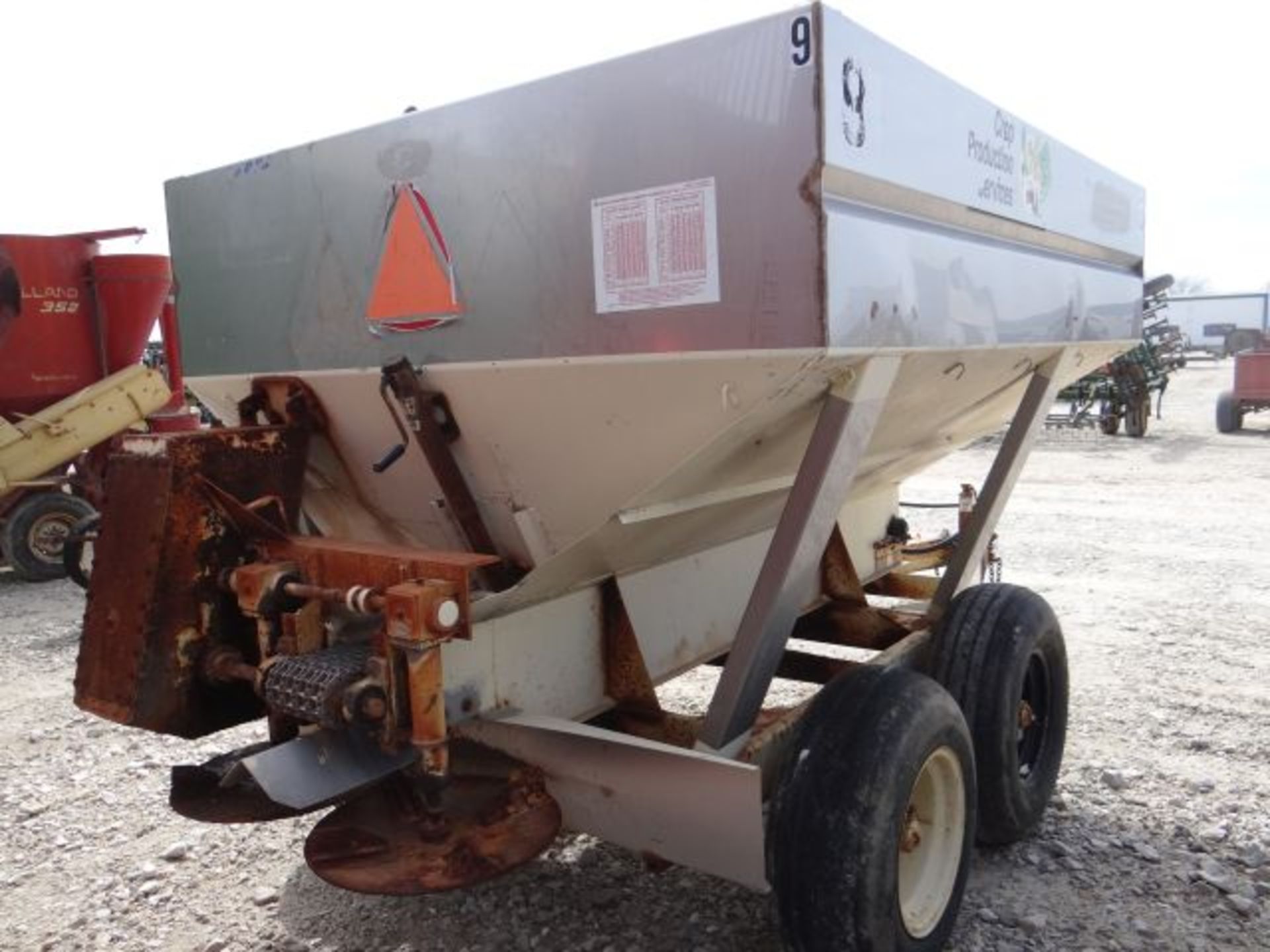 Chandler Fertilizer Spreader - Image 3 of 3