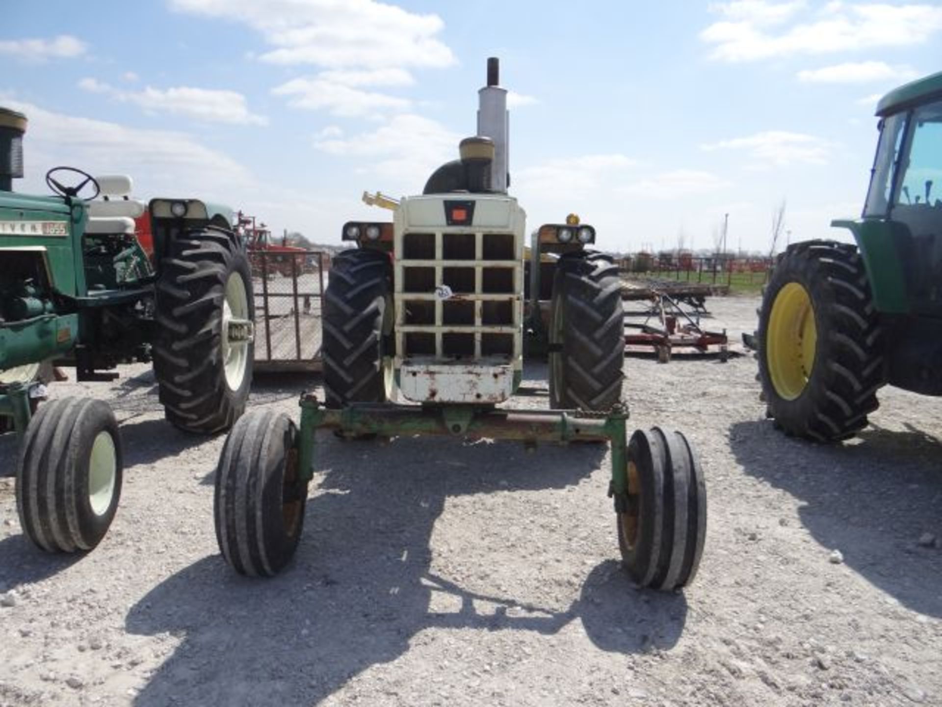Oliver 1750 Tractor - Image 4 of 5