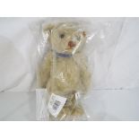 Steiff - A Steiff mohair bear exclusive to Danbury Mint 2004, button in ear with label, No 661365,