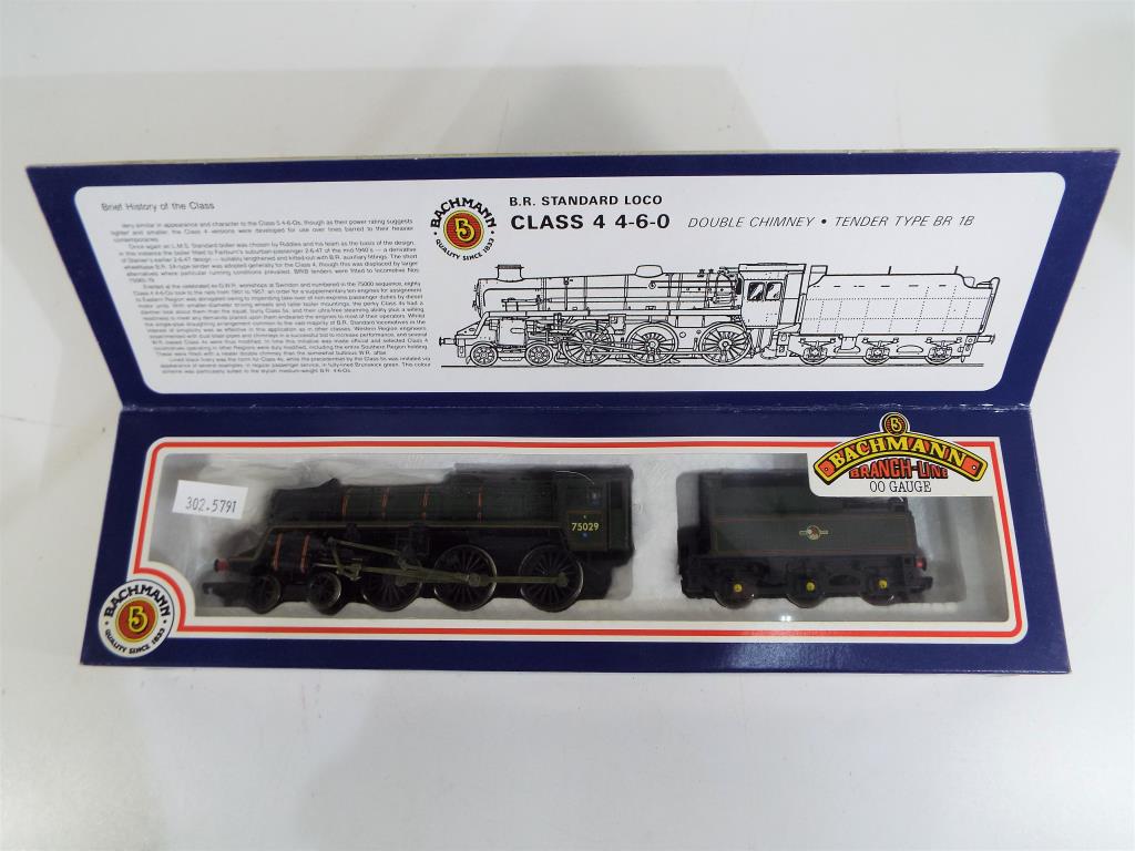 Model Railways - An OO gauge Bachmann model steam locomotive, 4-6-0 op no 75029 with tender,