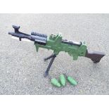 Topper Johnny Seven OMA machine gun with three grenades - Est £40 - £60 - This lot MUST be paid for