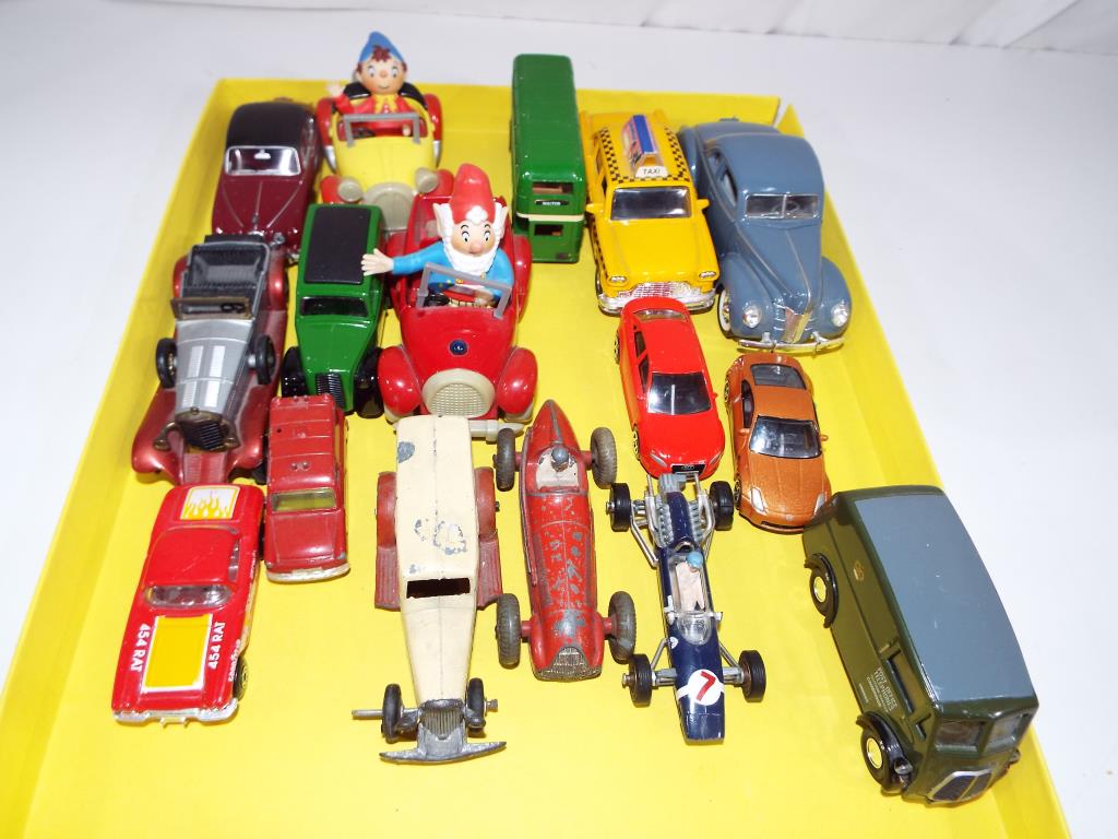 Diecast Models - a small quantity of good quality diecast model motor vehicles to include Dinky