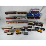 Model Railways - a good lot to include eight Hornby passenger carriages and mail carriages and a