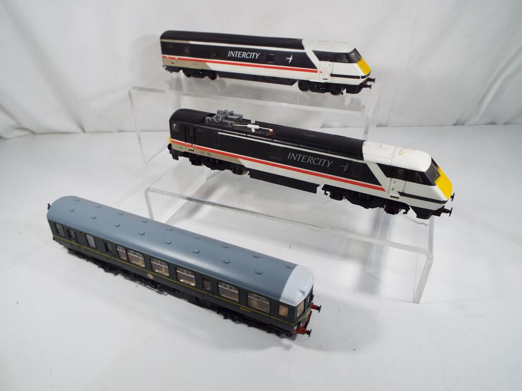 Model Railways - Hornby OO gauge twin unit Inter City loco and dummy car, diesel electric op.no. - Image 2 of 2