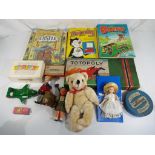 A good mixed lot to include a vintage Totopoly game, a Nintendo Donkey King game and watch game,