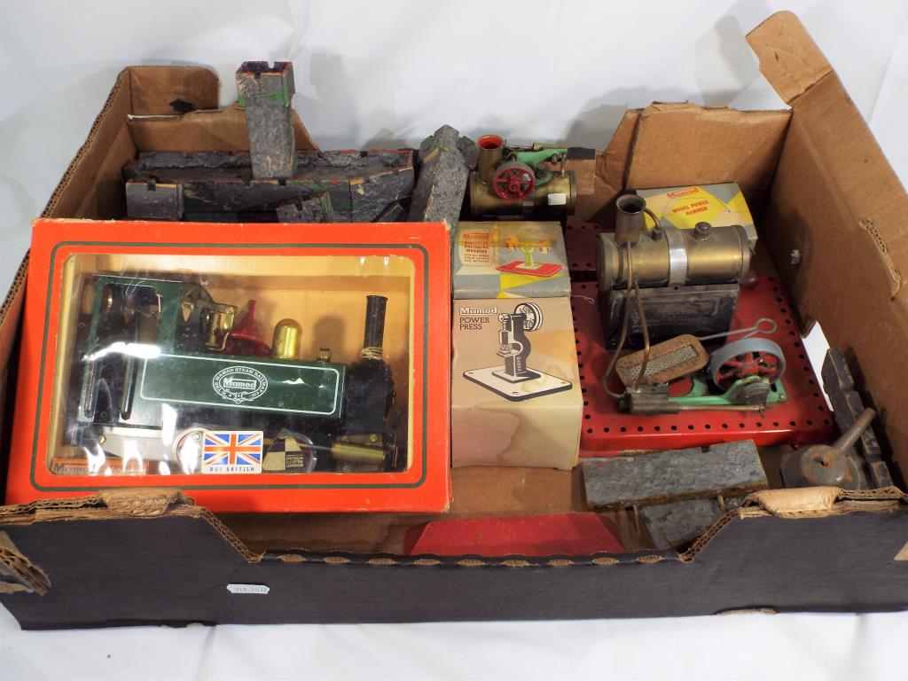 A boxed Mamod live steam locomotive with two static unboxed steam engines and various accessories