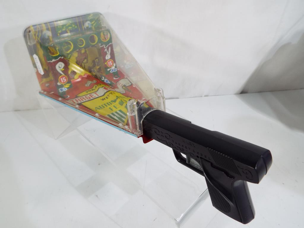 Louis Marx & Co. - a Practice Target Range game with automatic feed, excellent in original fair box. - Image 3 of 3