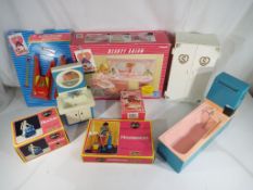 Sindy - a good lot of vintage Sindy items to include 1960s bath, wardrobe and sink unit,