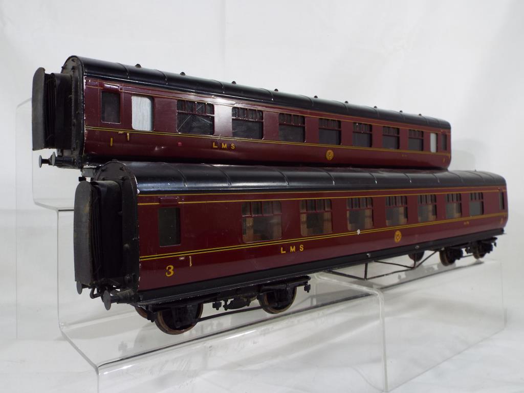 Model Railways - two unboxed Exley O gauge composite coaches in LMS livery, both in good condition.