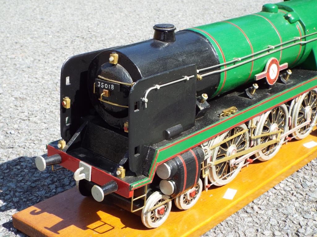 Handmade Southern region merchant navy steam loco No. 35018, named British India Line. - Image 2 of 8