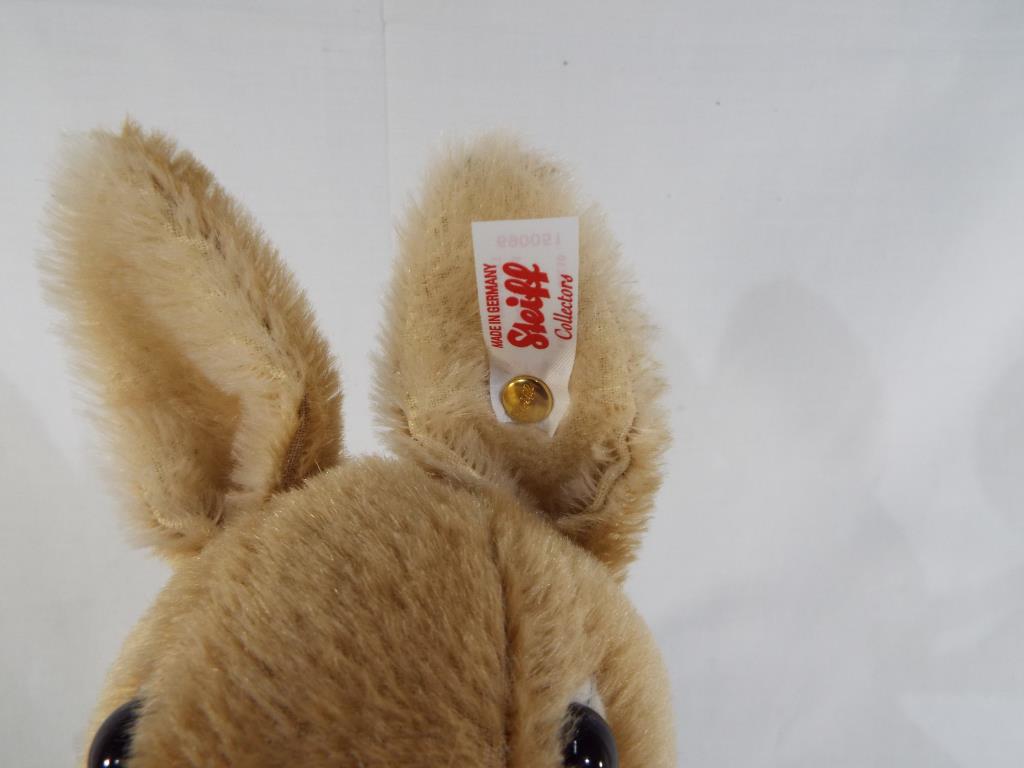 Steiff - A limited edition Steiff Peter Rabbit with certificate 1700 of 5000, button in ear, - Image 3 of 3