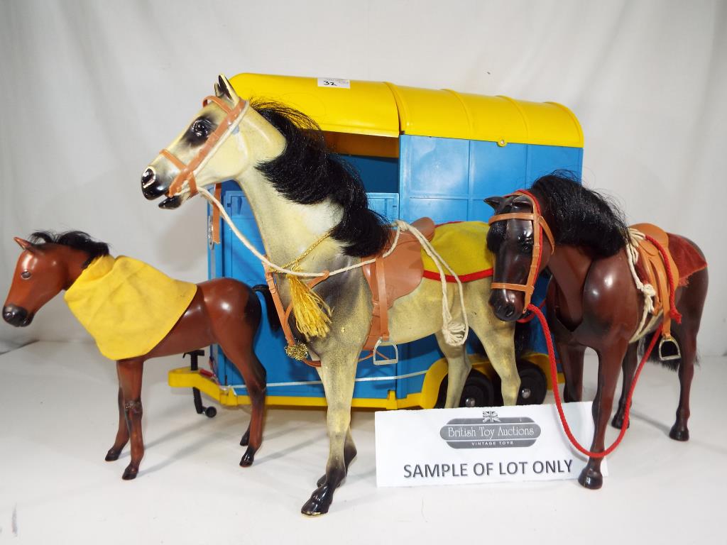 Sindy - a Sindy Boutique in original box and an unboxed Sindy Horsebox with three horses, - Image 2 of 4