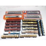 Models Railways - eighteen OO gauge coaches by Hornby and Lima,