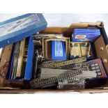 Model Railways - a mixed lot of Hornby Dublo 00 gauge model railways accessories to include D1