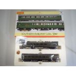 Model Railways - a Hornby OO gauge Southern Region 2-bill 2041 electric multiple unit DCC ready ref