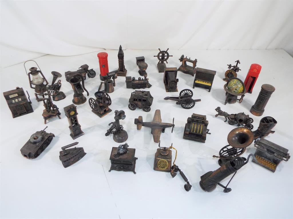 Approximately 35 novelty pencil sharpeners - Image 2 of 4