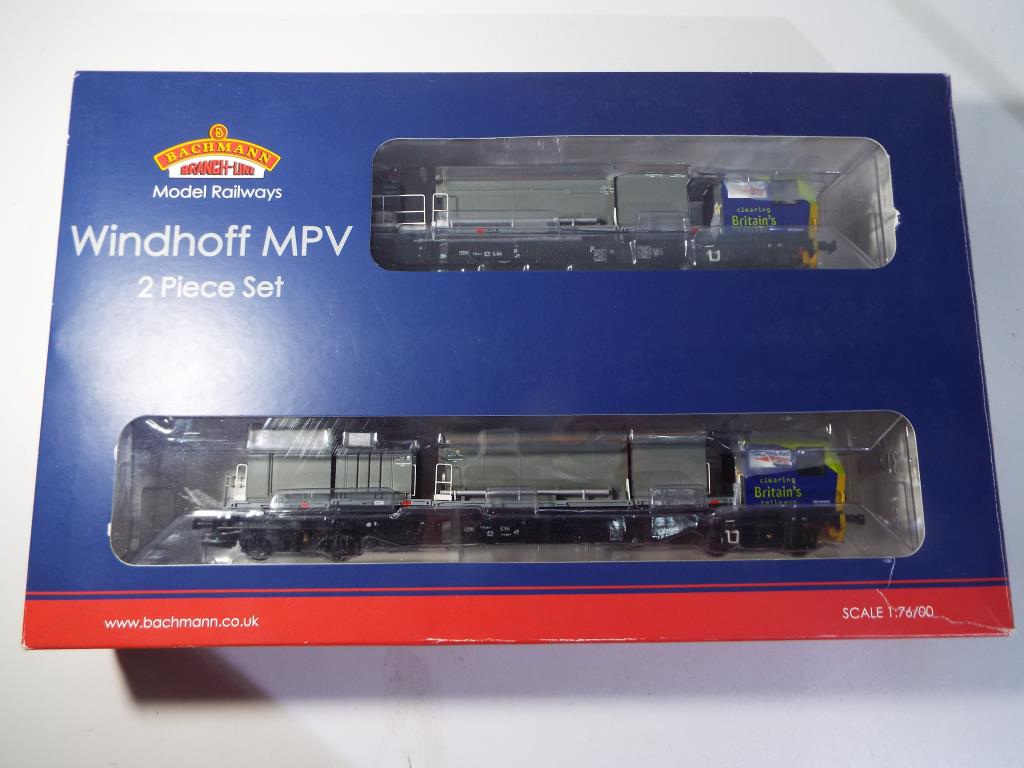 Bachmann - an OO gauge boxed set Windhoff MPV 2-piece set # 31-575,