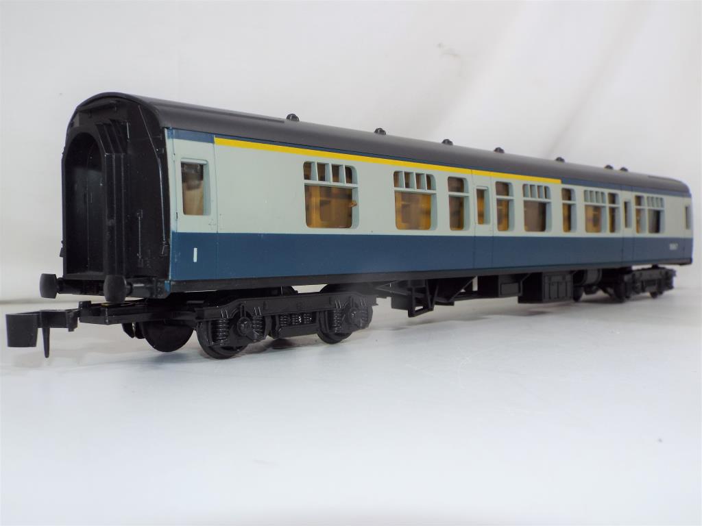 Model Railways - a collection of Lima O gauge comprising a mk1 first class coach in original box