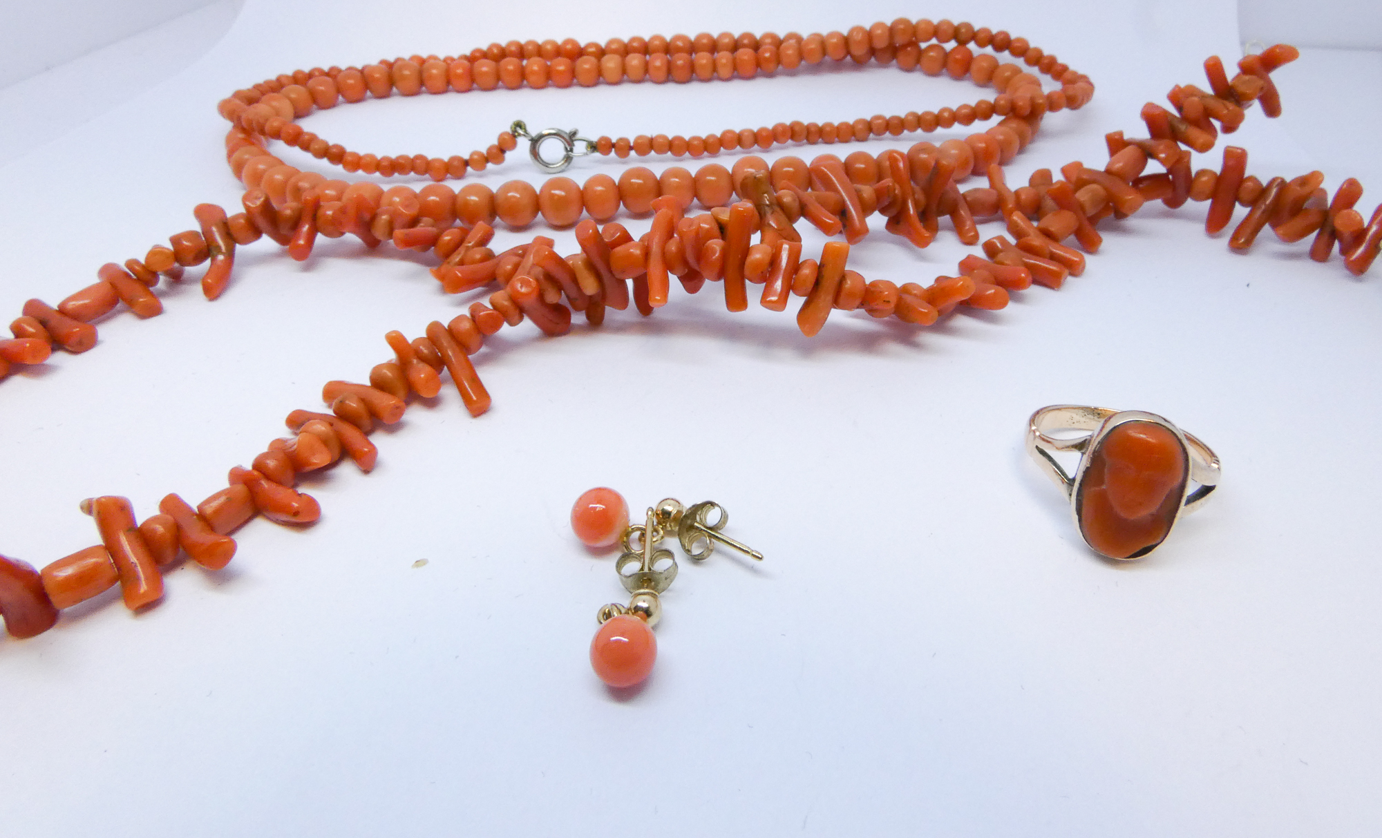 Stick Coral necklace, graduated coral bead necklace, - Image 2 of 2