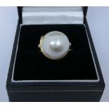 A Mabe pearl dress ring on a 9ct yellow gold shank ring size M