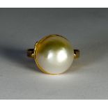 9ct gold Mabe pearl dress ring,