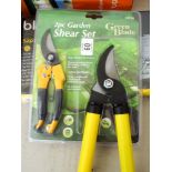 A new 2 piece garden shears set