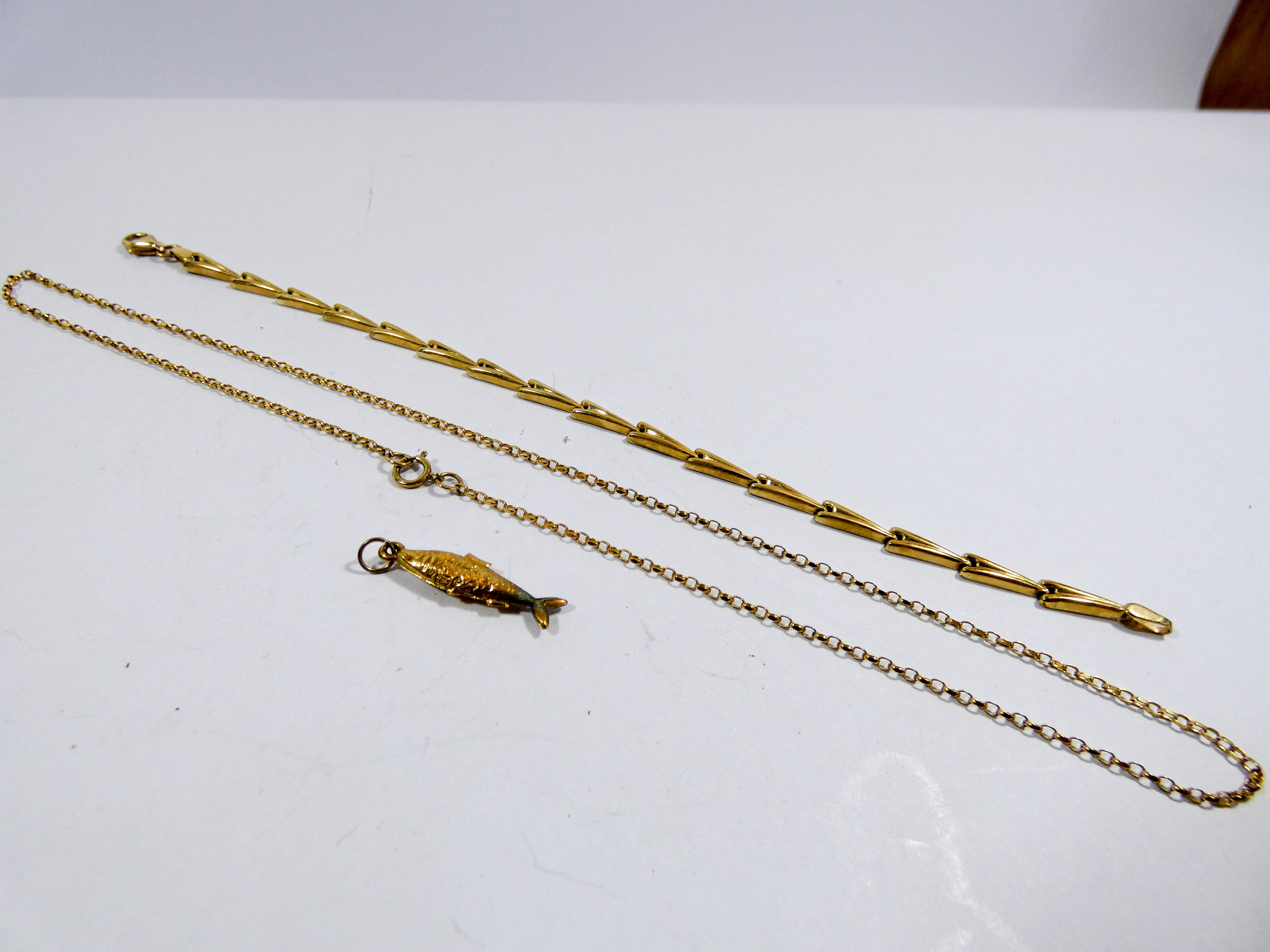 A 9ct yellow gold fancy link bracelet, neck chain and a fish charm, gross weight of lot 6.
