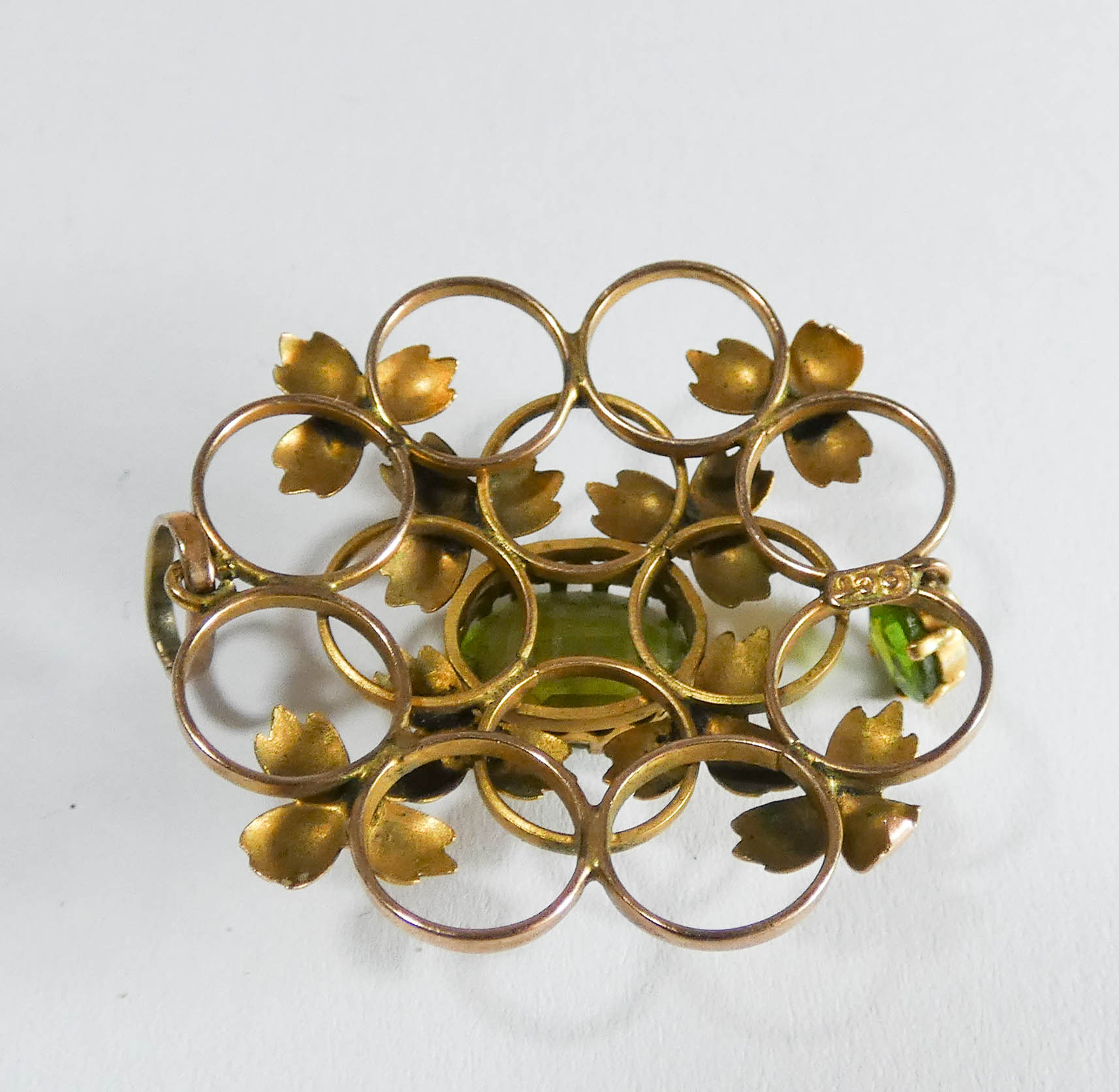 Art nouveau 9ct yellow gold and peridot pendant, 4. - Image 2 of 3