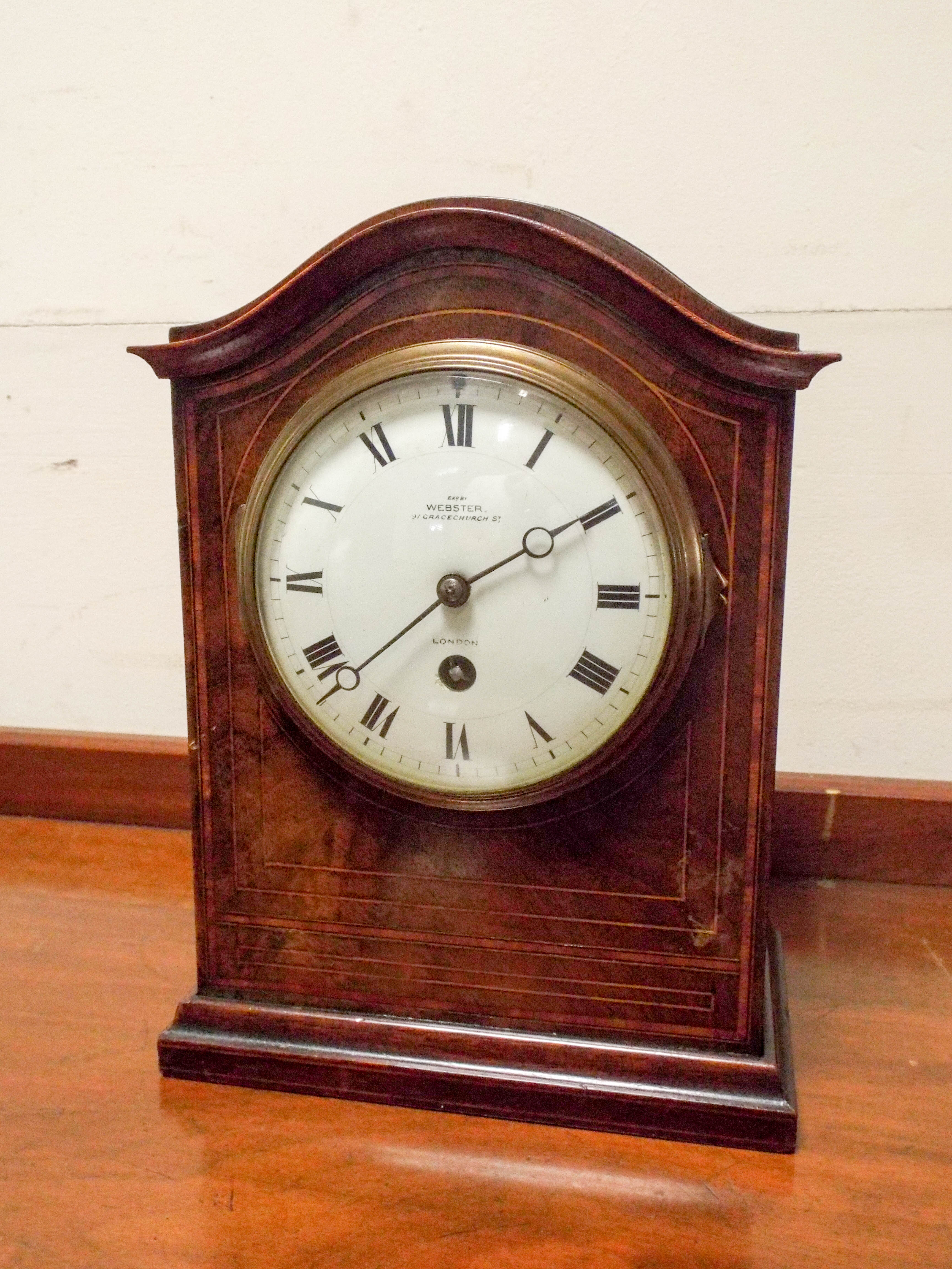 An Edwardian mantel clock in an inlaid mahogany case
