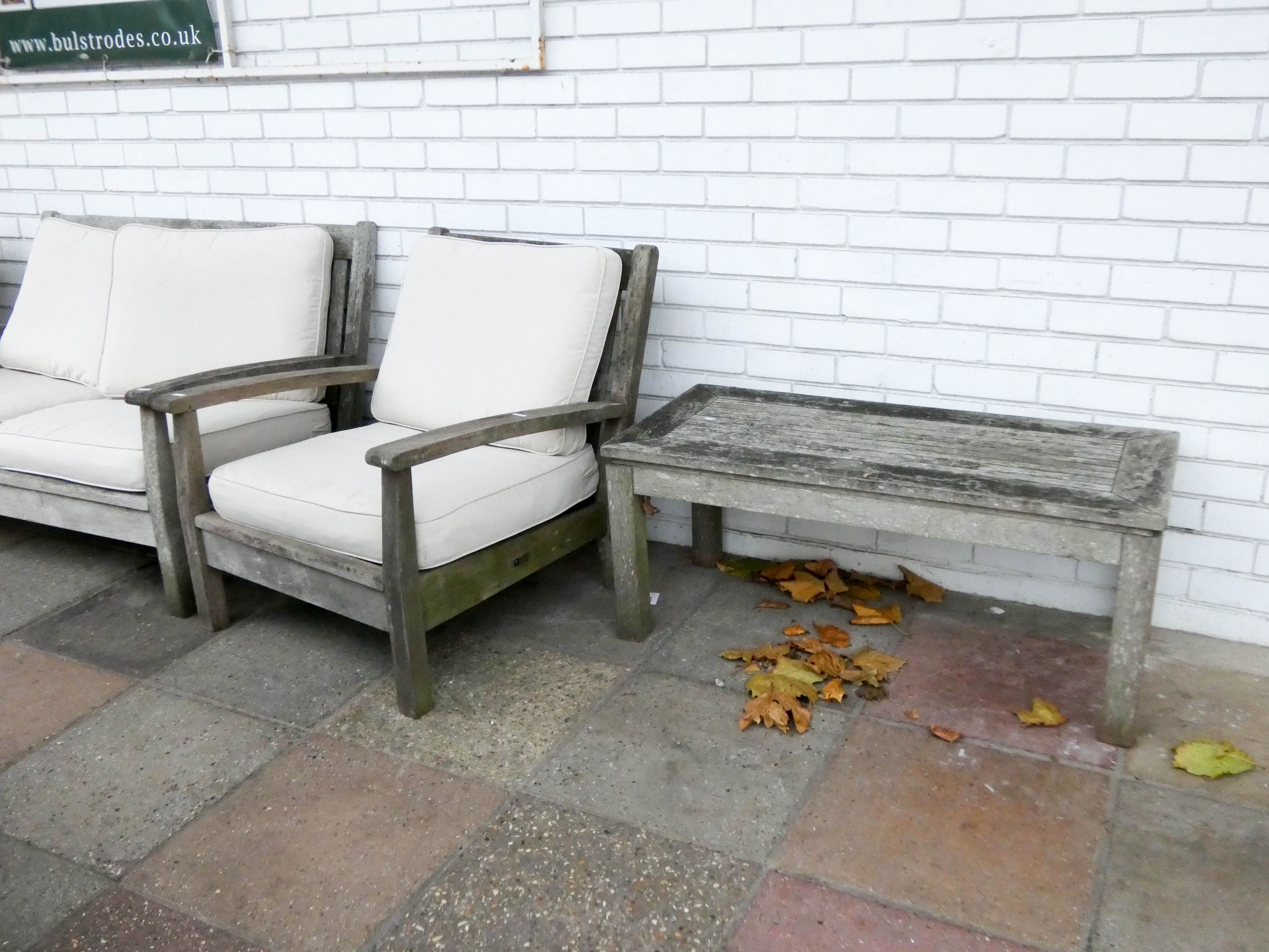 A heavy teak garden bench with faun coloured cushions and two matching chairs with side table - Image 4 of 4