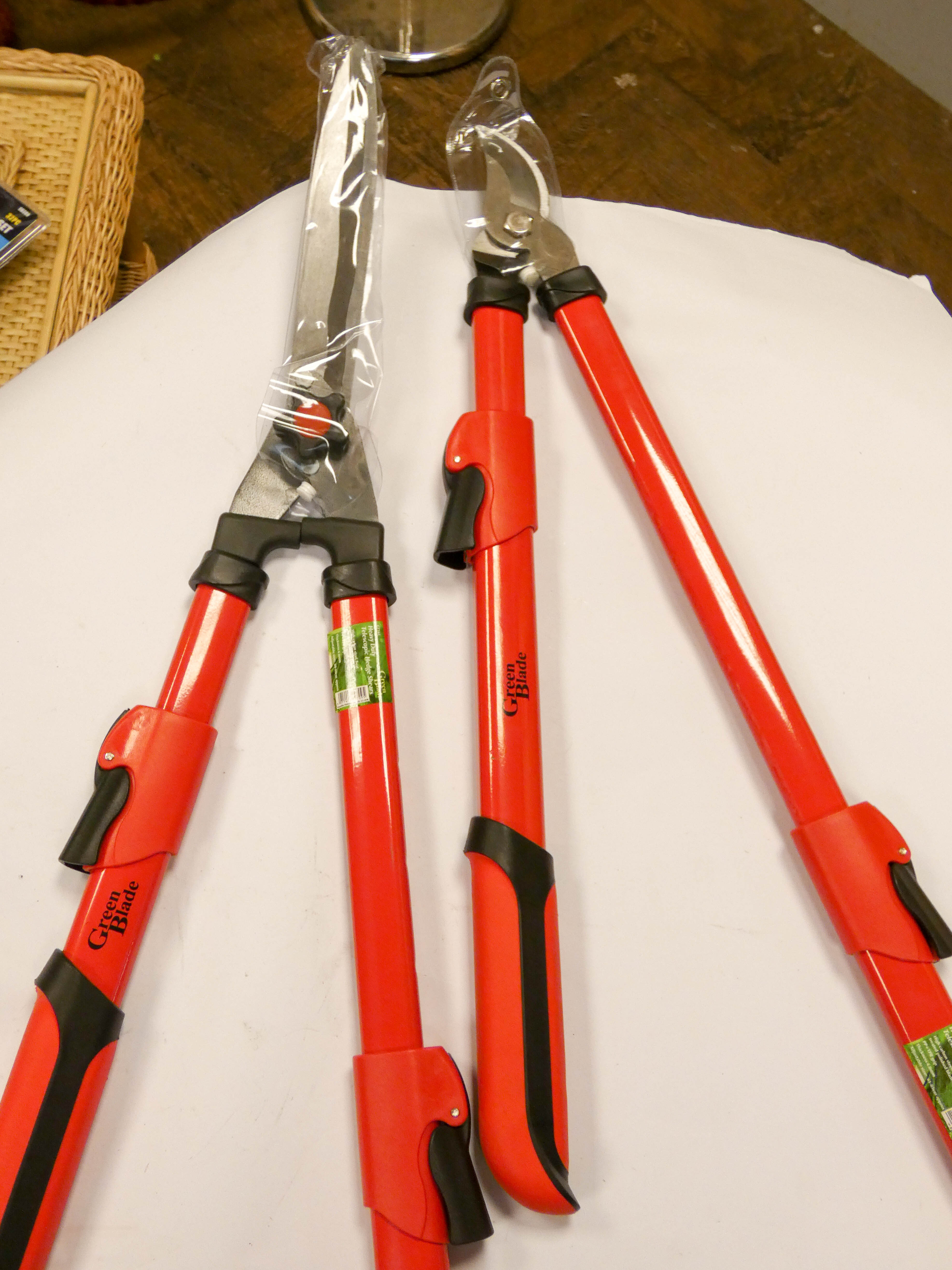 A new heavy duty telescopic hand shears and a new telescopic lopping shears