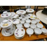 Royal Worcester Evesham patterned dinner,