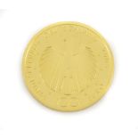 100 EUR, FIFA Fußball-WM 2006, Jahrgang 2005, 1/2 oz Gold, 15,55 g, in Kapsel,Stempelglanz