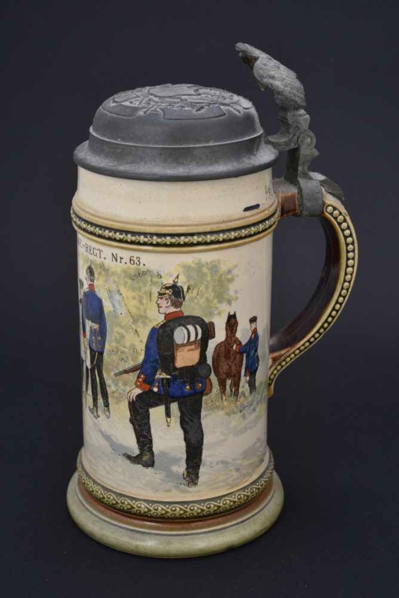 Chope 4 Oberschles Inf Regt nr 63 En mettlach d'1/2 litre. Couvercle décoré. Marquages au fond