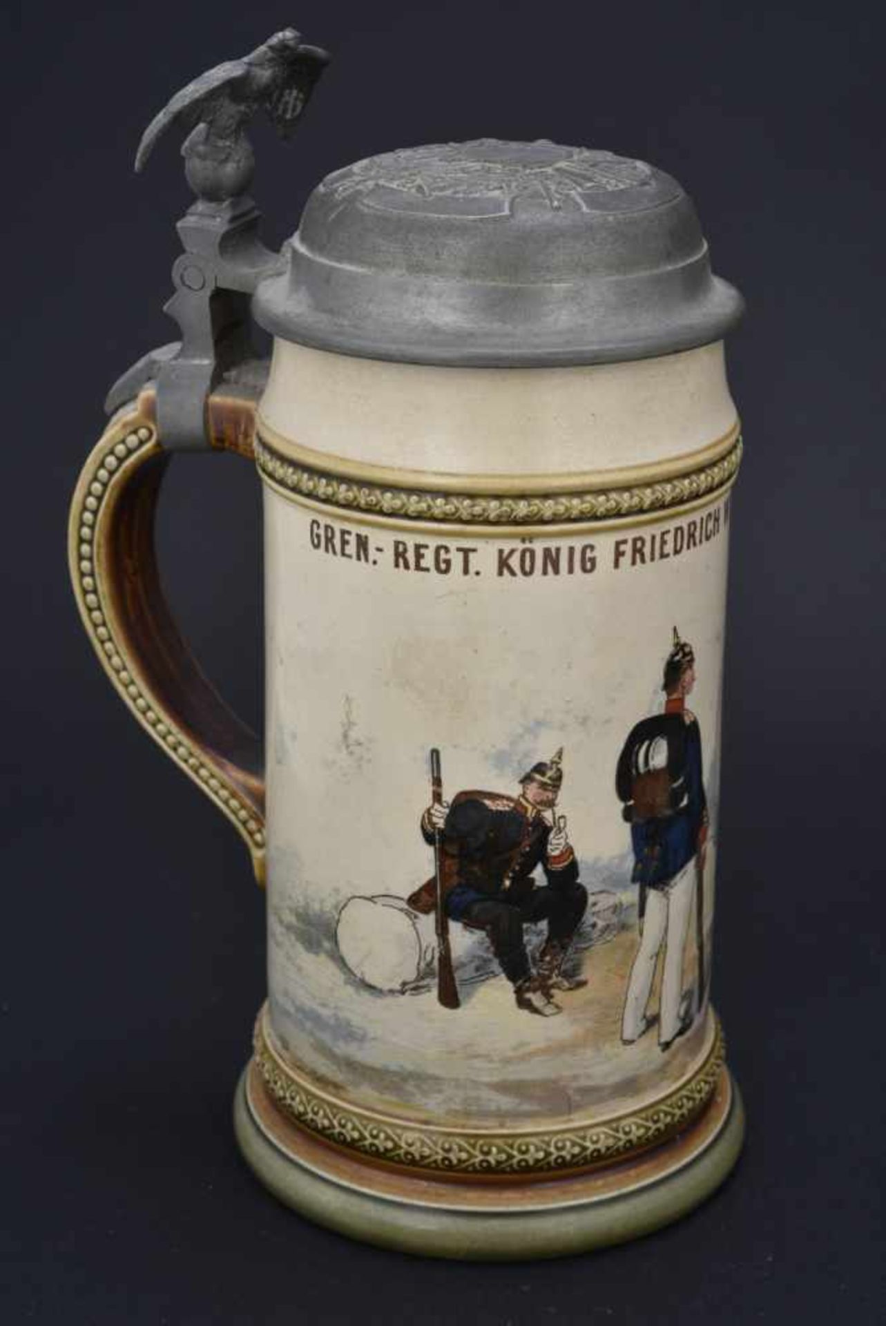 Chope Gren Regt König Friedrich Wilhelm IV 1 Pomm Nr 2 En mettlach d'1/2 litre. Couvercle décoré. - Bild 2 aus 4