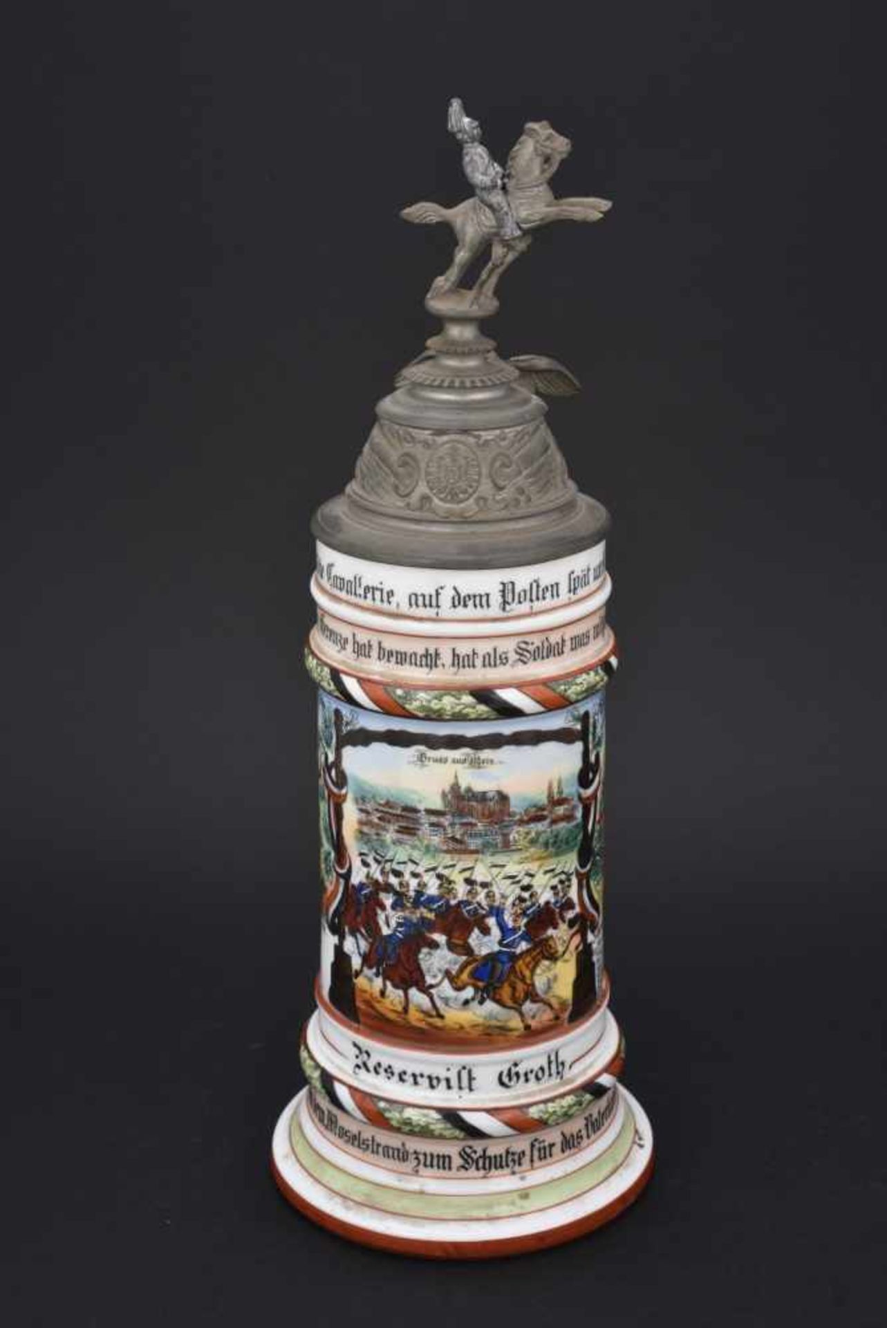 Chope du Schlesw.Holst.Drag.Regt N°13 Metz En porcelaine blanche d'1/2 litre, richement décorée.