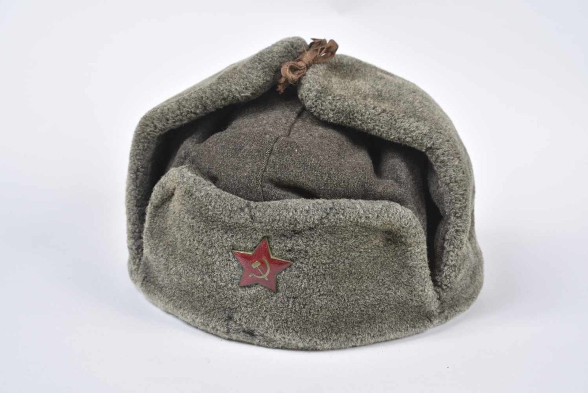 M 40 Ushanka avec étoile rouge Étiquette patronymique à l'intérieur. Taille 56 environ.