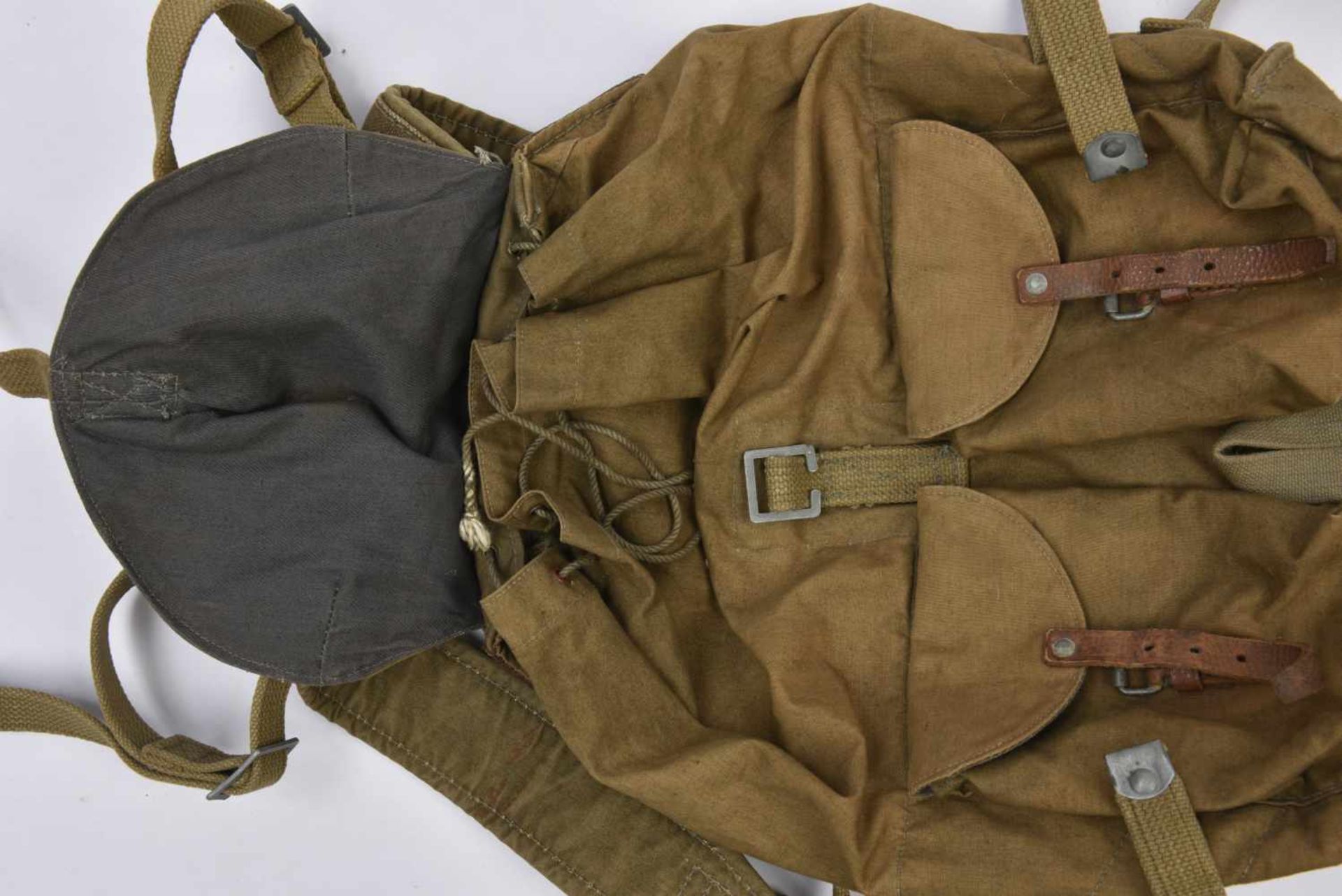 Sac à dos M.41 complet avec toutes ses sangles intégrées. NEUF. Un des sac à dos de l'Armée Rouge le - Bild 3 aus 4