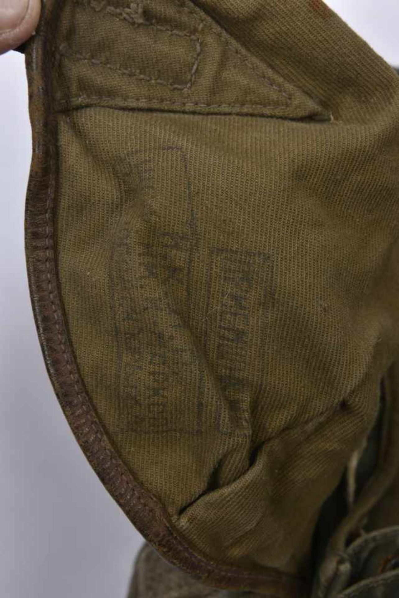 Sac à dos M.39 en toile verte, complet avec bretelles. 1 languette cuir de pochette latérales - Bild 2 aus 4