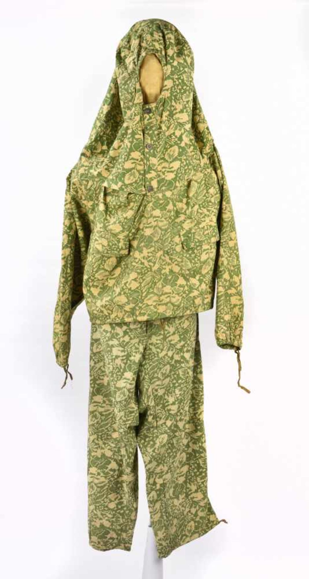 Tenue camouflée petites feuilles 1943 comprenant chasuble avec sa voilette et culotte. Les deux - Bild 2 aus 4